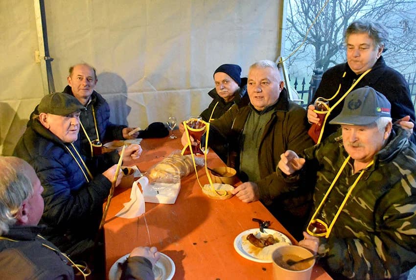 UZ ŠIMU JOVANOVCA I ŽETEOCE PROSLAVLJENO VINCELOVO U VETOVU: U slast ʼplanuloʼ 500 litara graha