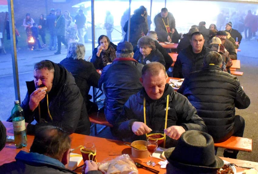 UZ ŠIMU JOVANOVCA I ŽETEOCE PROSLAVLJENO VINCELOVO U VETOVU: U slast ʼplanuloʼ 500 litara graha