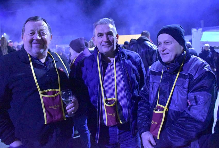 UZ ŠIMU JOVANOVCA I ŽETEOCE PROSLAVLJENO VINCELOVO U VETOVU: U slast ʼplanuloʼ 500 litara graha
