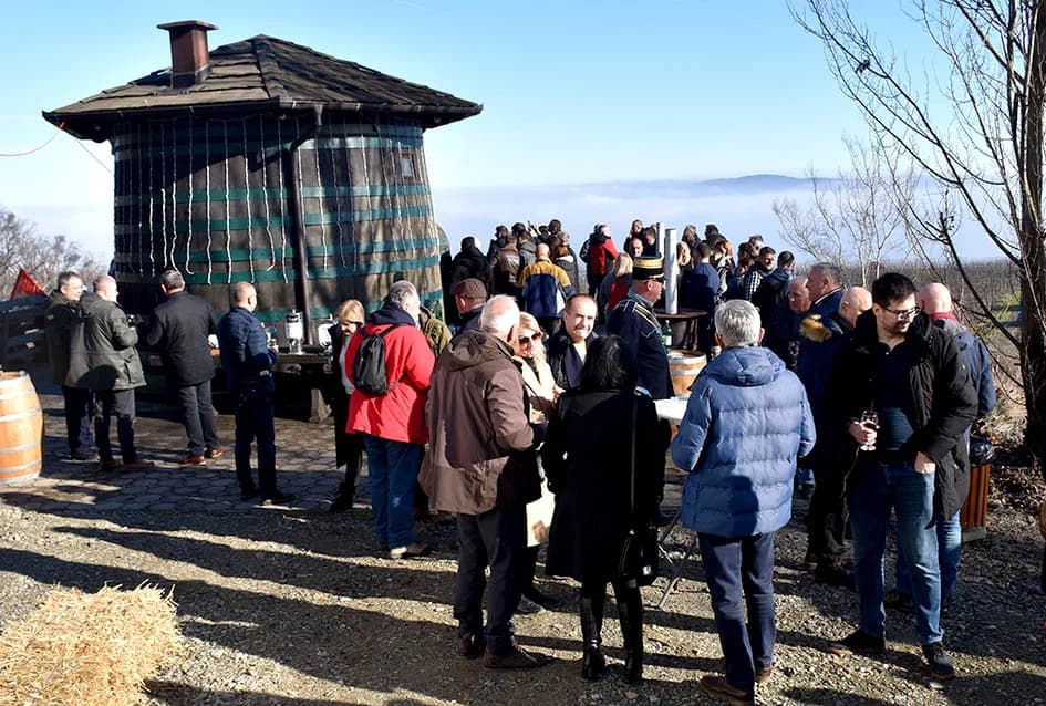 Na Starcu obilježili Vincelovo uz blagoslov vinove loze, pjesmu i druženje