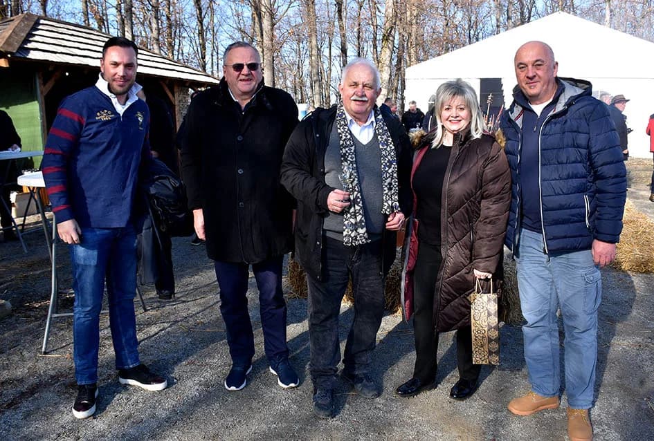 Na Starcu obilježili Vincelovo uz blagoslov vinove loze, pjesmu i druženje