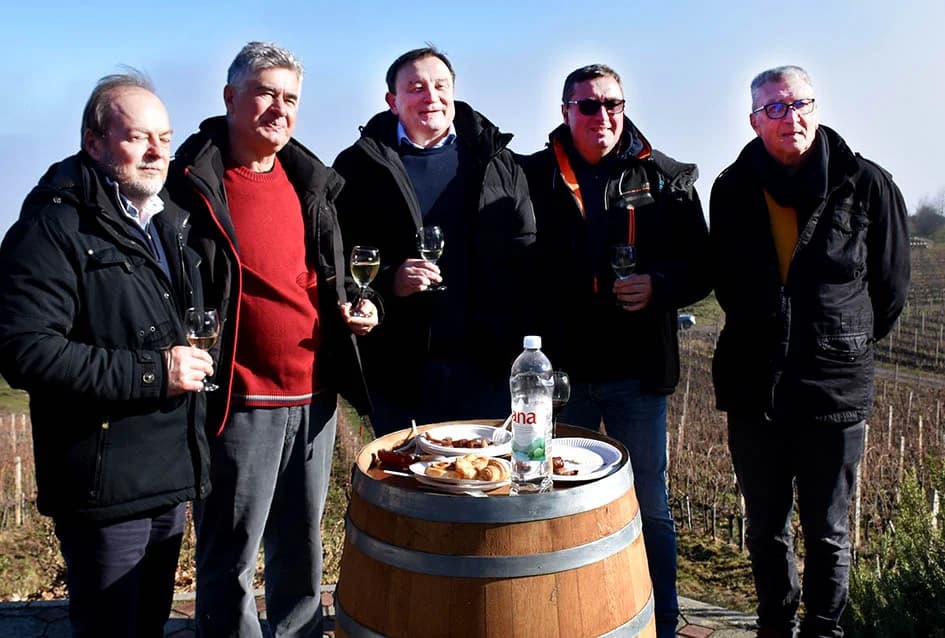 Na Starcu obilježili Vincelovo uz blagoslov vinove loze, pjesmu i druženje