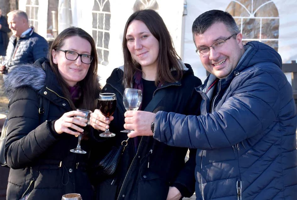 Na Starcu obilježili Vincelovo uz blagoslov vinove loze, pjesmu i druženje