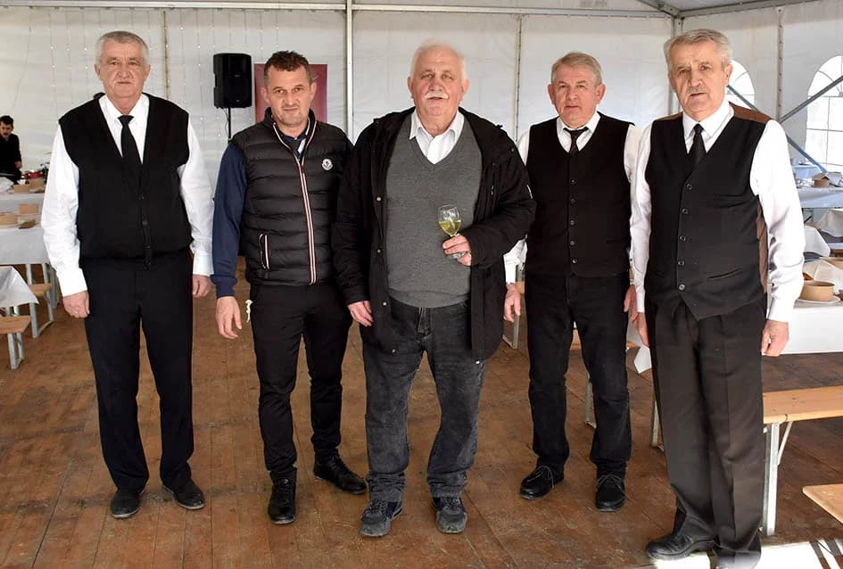 Na Starcu obilježili Vincelovo uz blagoslov vinove loze, pjesmu i druženje