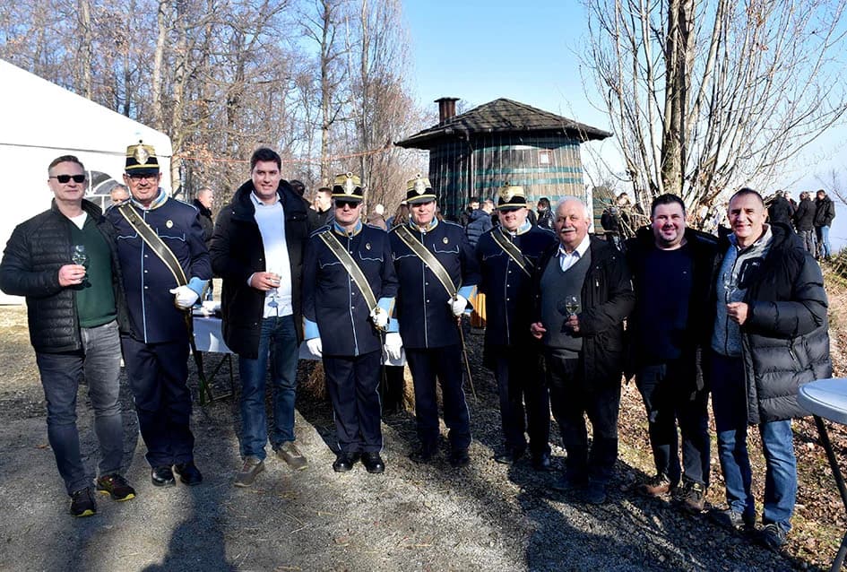 Na Starcu obilježili Vincelovo uz blagoslov vinove loze, pjesmu i druženje