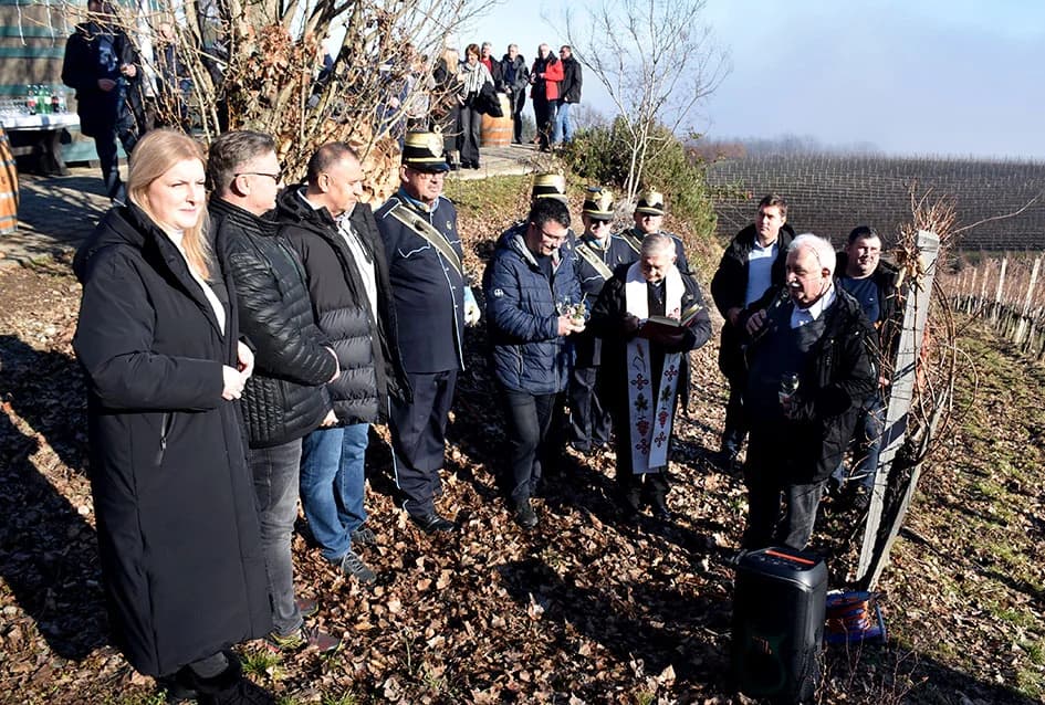 Na Starcu obilježili Vincelovo uz blagoslov vinove loze, pjesmu i druženje