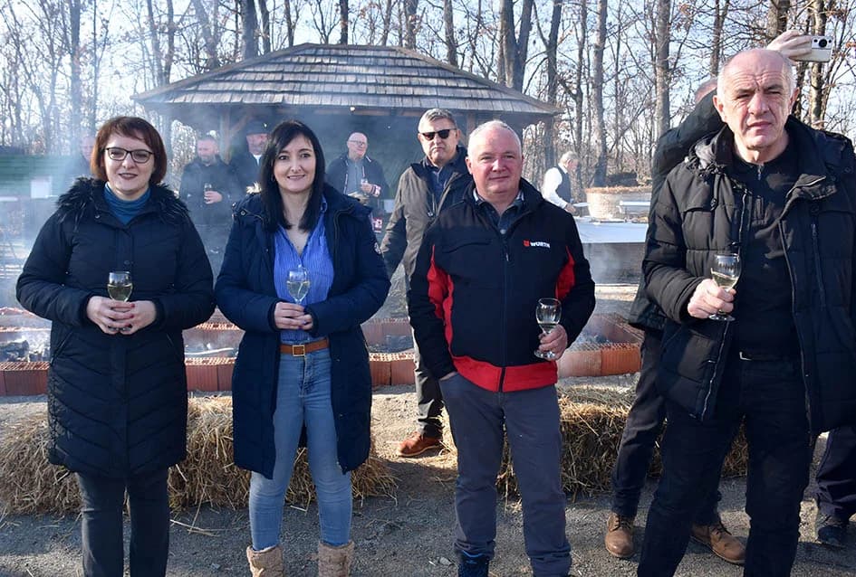 Na Starcu obilježili Vincelovo uz blagoslov vinove loze, pjesmu i druženje