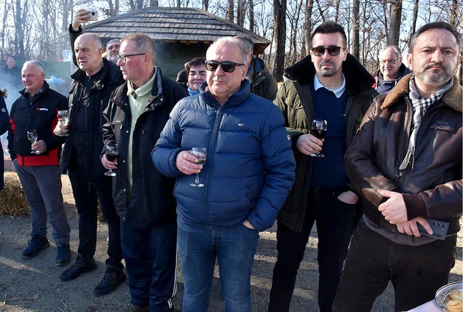 Na Starcu obilježili Vincelovo uz blagoslov vinove loze, pjesmu i druženje