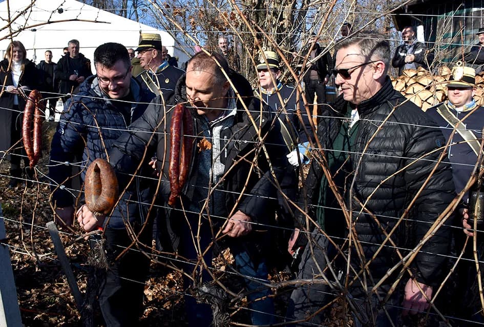 Na Starcu obilježili Vincelovo uz blagoslov vinove loze, pjesmu i druženje