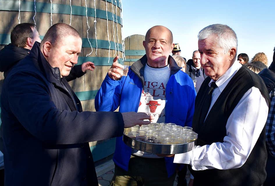 Na Starcu obilježili Vincelovo uz blagoslov vinove loze, pjesmu i druženje