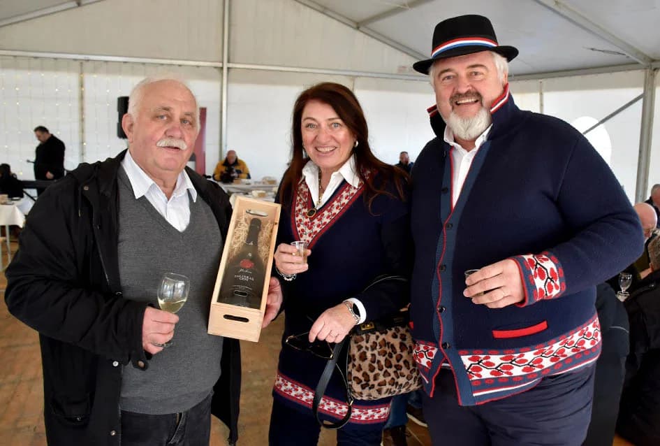 Na Starcu obilježili Vincelovo uz blagoslov vinove loze, pjesmu i druženje