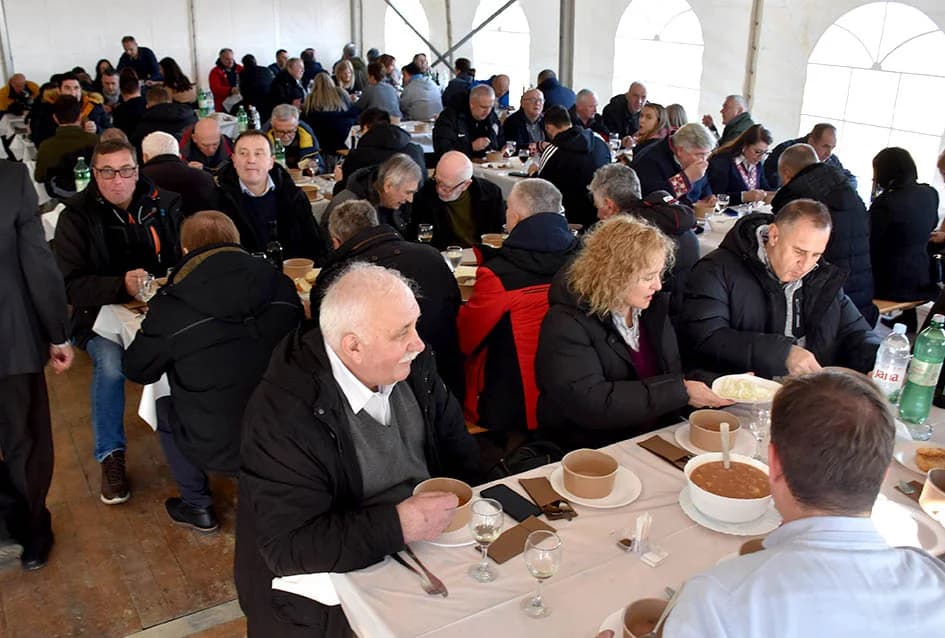 Na Starcu obilježili Vincelovo uz blagoslov vinove loze, pjesmu i druženje