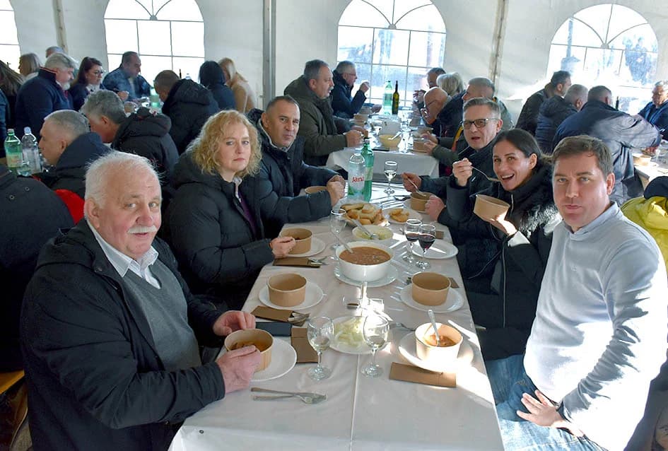 Na Starcu obilježili Vincelovo uz blagoslov vinove loze, pjesmu i druženje