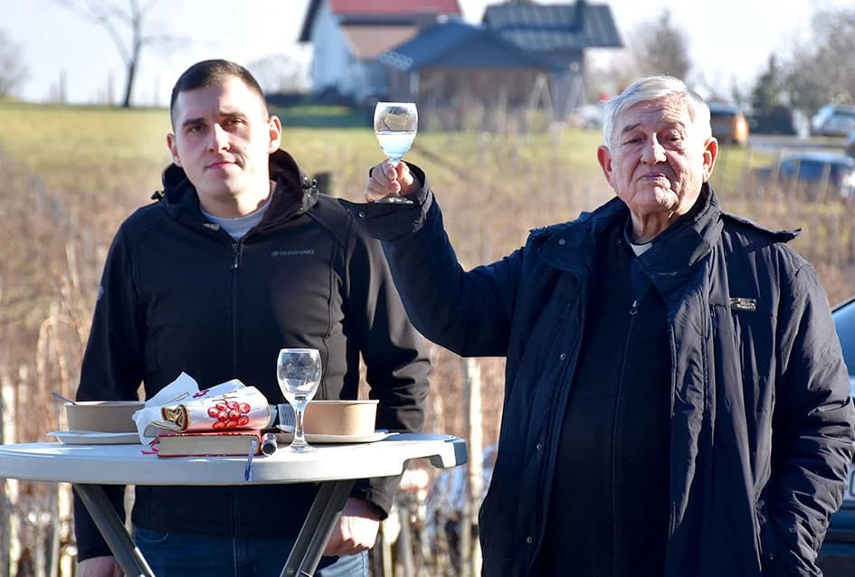 Na Starcu obilježili Vincelovo uz blagoslov vinove loze, pjesmu i druženje