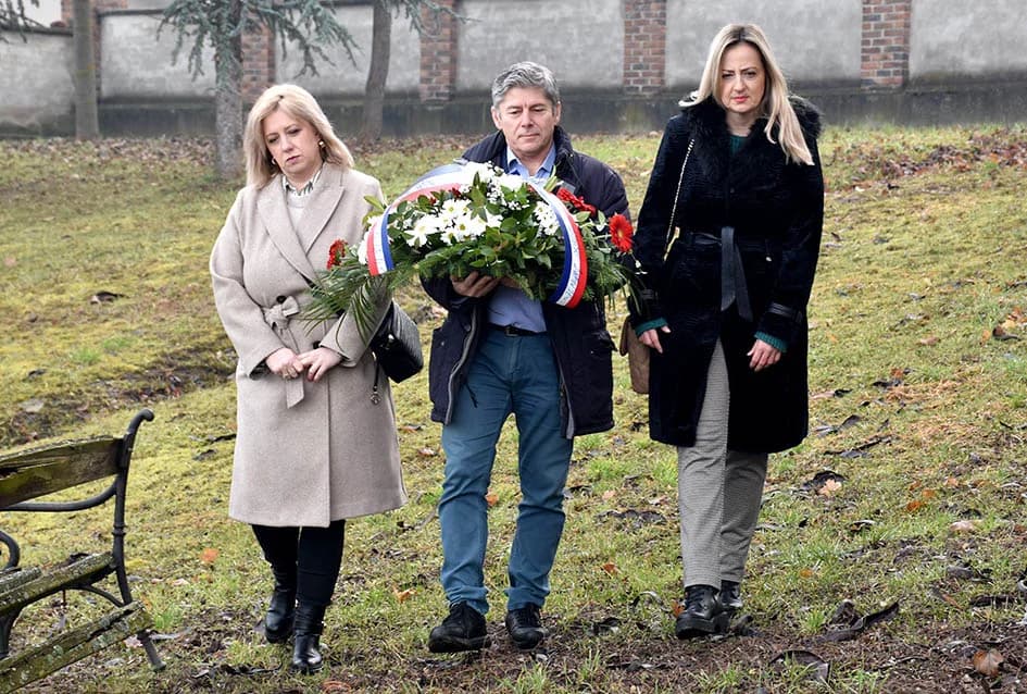 DAN SJEĆANJA NA ŽRTVE HOLOKAUSTA U POŽEGI: Prisjetili se stradanja Židova, te položili vijence