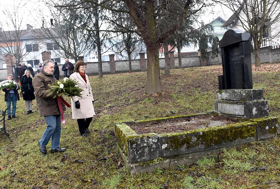 DAN SJEĆANJA NA ŽRTVE HOLOKAUSTA U POŽEGI: Prisjetili se stradanja Židova, te položili vijence