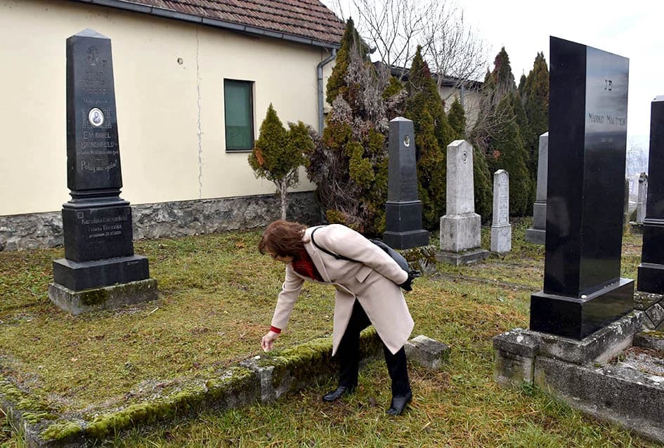 DAN SJEĆANJA NA ŽRTVE HOLOKAUSTA U POŽEGI: Prisjetili se stradanja Židova, te položili vijence