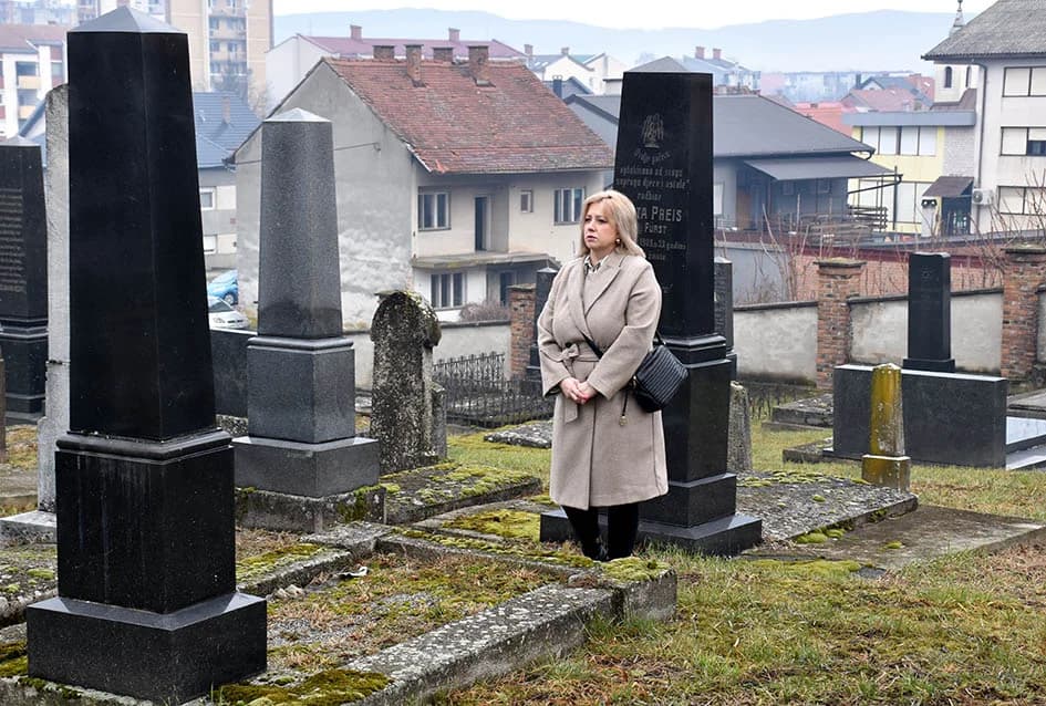 DAN SJEĆANJA NA ŽRTVE HOLOKAUSTA U POŽEGI: Prisjetili se stradanja Židova, te položili vijence