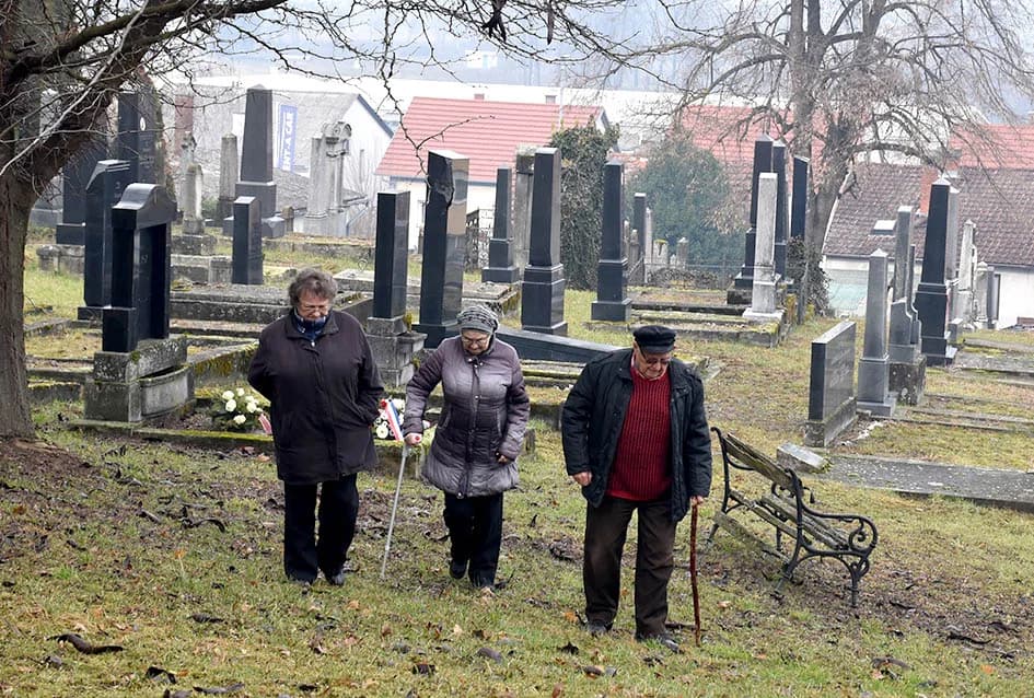 DAN SJEĆANJA NA ŽRTVE HOLOKAUSTA U POŽEGI: Prisjetili se stradanja Židova, te položili vijence