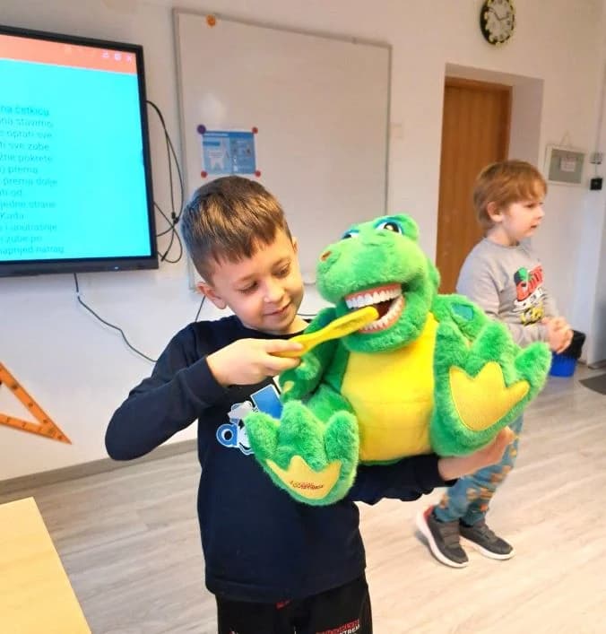 ČAGLINSKA OSNOVNA ŠKOLA: Upoznali učenike sa zdravljem zubi