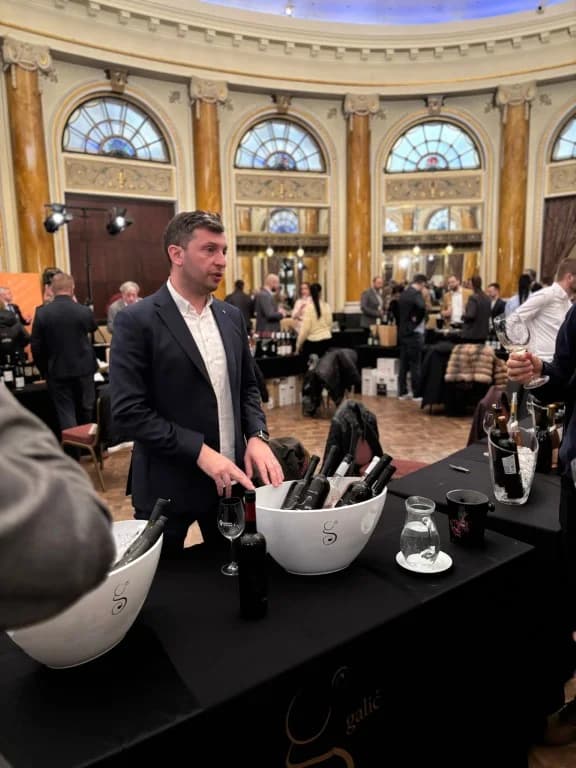 Vinari iz kutjevačkog kraja premijerno predstavili vina berbe 2024. u zagrebačkom hotelu Esplanada