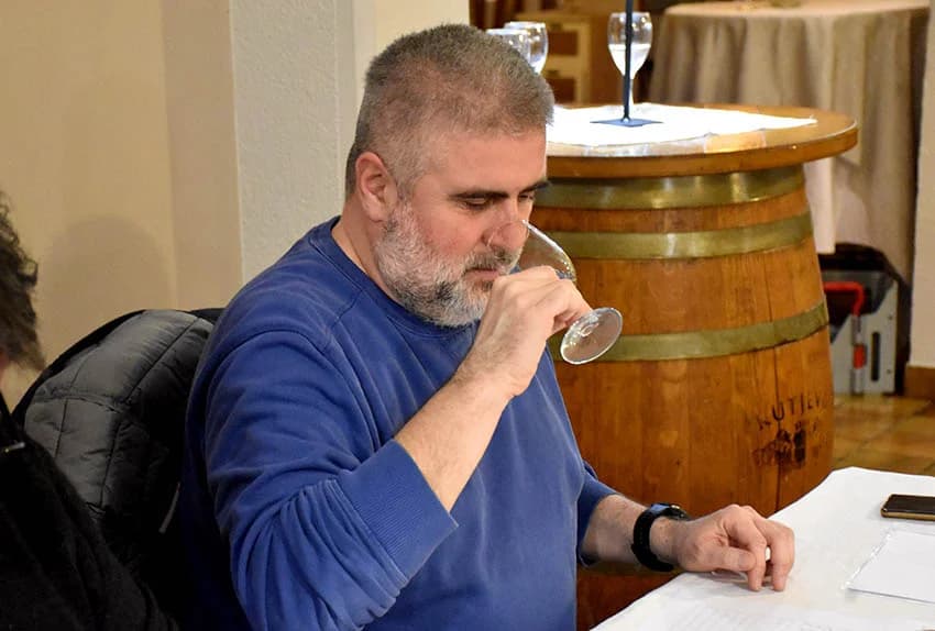 POČELA ZIMSKA ŠKOLA UDRUGE „VINO-KAP“ IZ KAPTOLA Ocjenjivanje vina članova Udruge