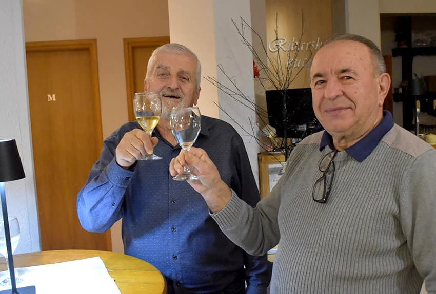 POČELA ZIMSKA ŠKOLA UDRUGE „VINO-KAP“ IZ KAPTOLA Ocjenjivanje vina članova Udruge