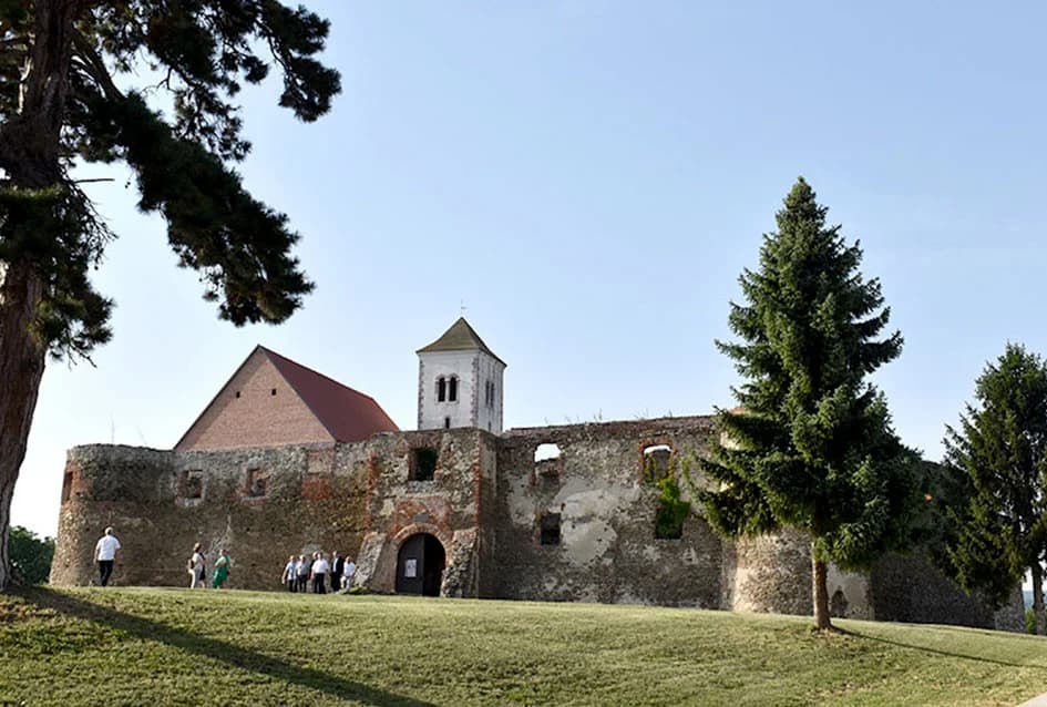 Za projekt „Rekonstrukcija i obnova Starog grada Kaptol“ dodijeljeno je 5,3 milijuna