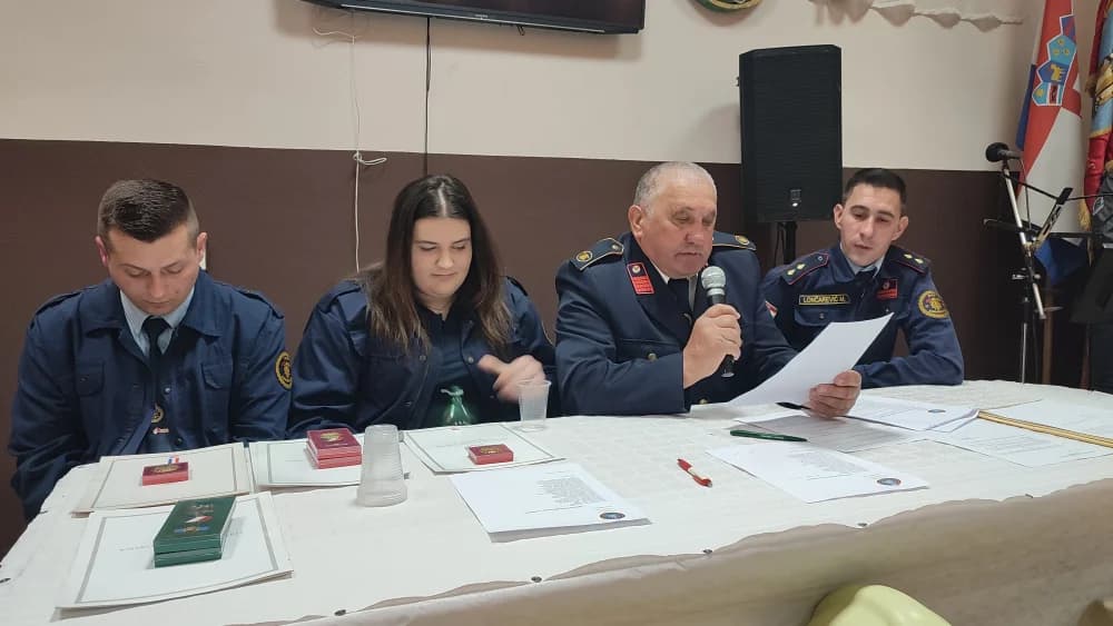 Zakorenjski vatrogasci Slavko Crnković i Ivan Stojaković primili zlatne medalje, a Stjepan Starčević brončanu