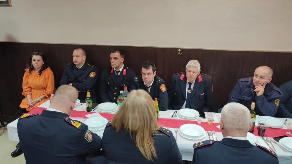 Zakorenjski vatrogasci Slavko Crnković i Ivan Stojaković primili zlatne medalje, a Stjepan Starčević brončanu