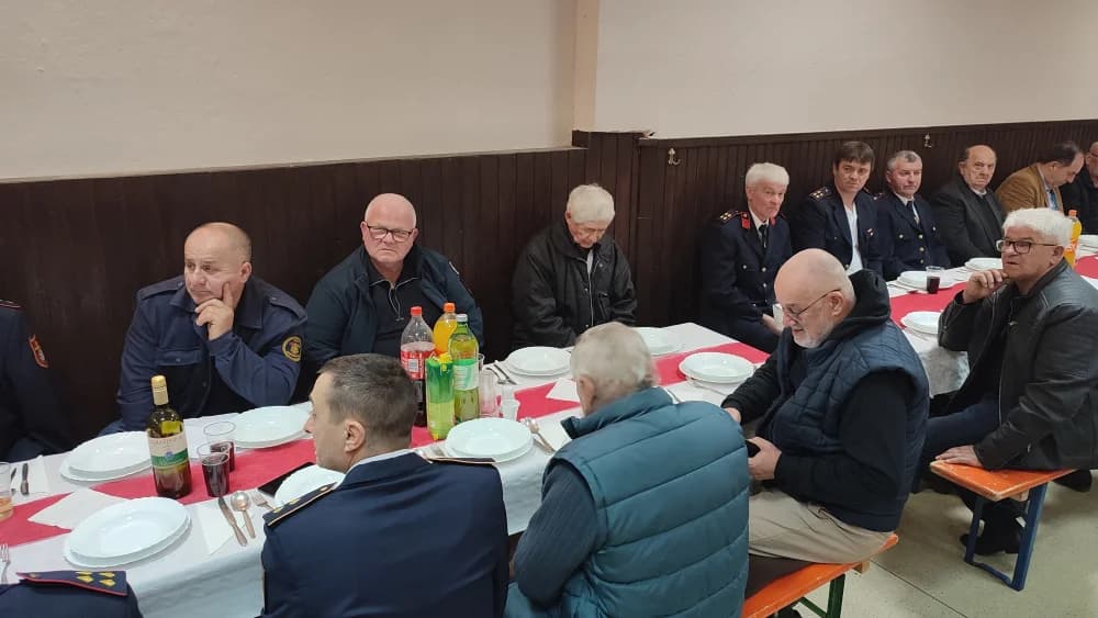 Zakorenjski vatrogasci Slavko Crnković i Ivan Stojaković primili zlatne medalje, a Stjepan Starčević brončanu