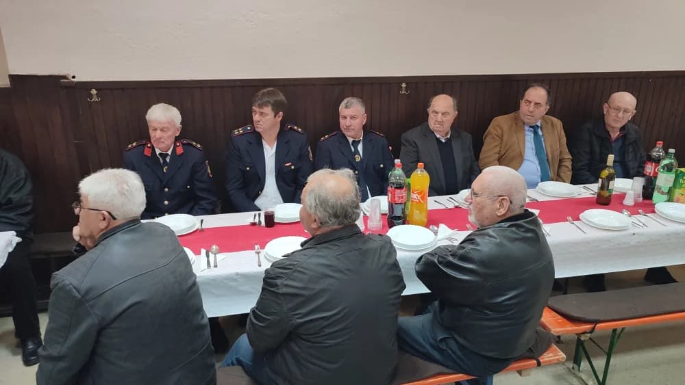 Zakorenjski vatrogasci Slavko Crnković i Ivan Stojaković primili zlatne medalje, a Stjepan Starčević brončanu