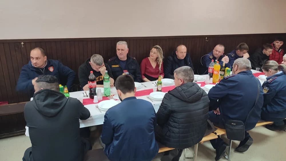 Zakorenjski vatrogasci Slavko Crnković i Ivan Stojaković primili zlatne medalje, a Stjepan Starčević brončanu