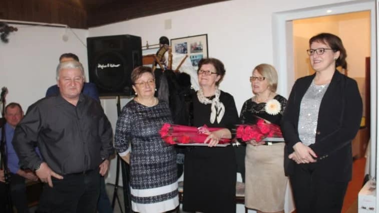 Podjelom crvenih karanfila proslavili Marinje