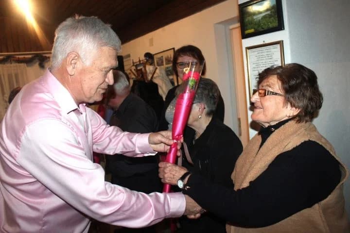 Podjelom crvenih karanfila proslavili Marinje
