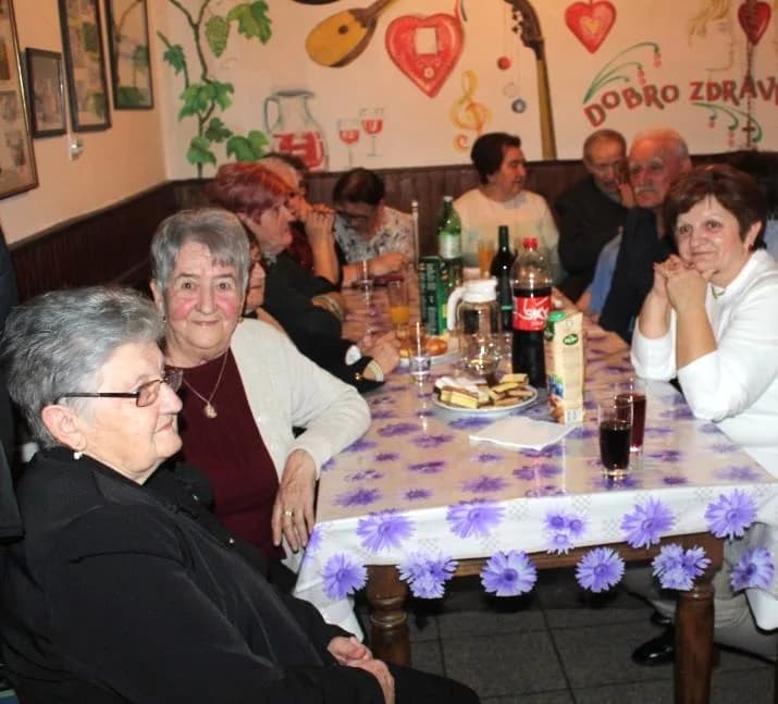 Podjelom crvenih karanfila proslavili Marinje