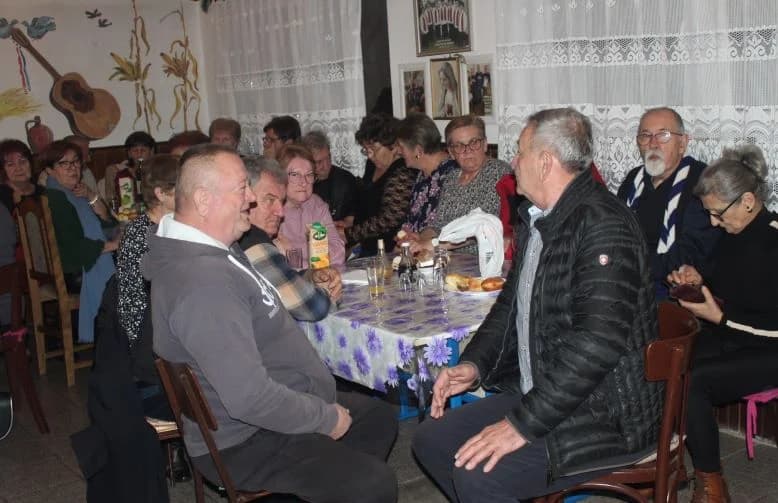 Podjelom crvenih karanfila proslavili Marinje