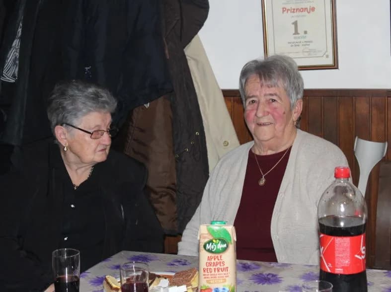 Podjelom crvenih karanfila proslavili Marinje