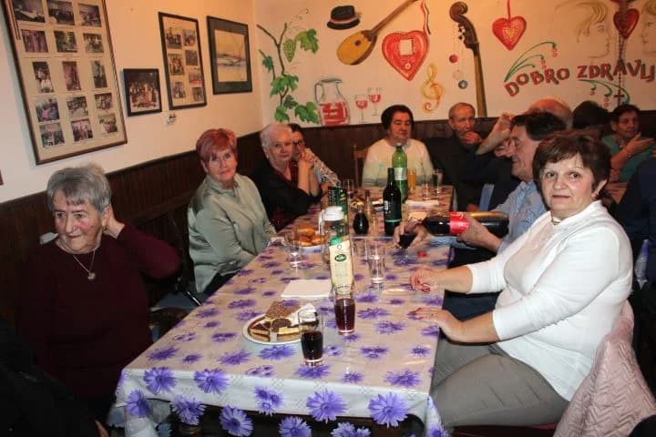 Podjelom crvenih karanfila proslavili Marinje