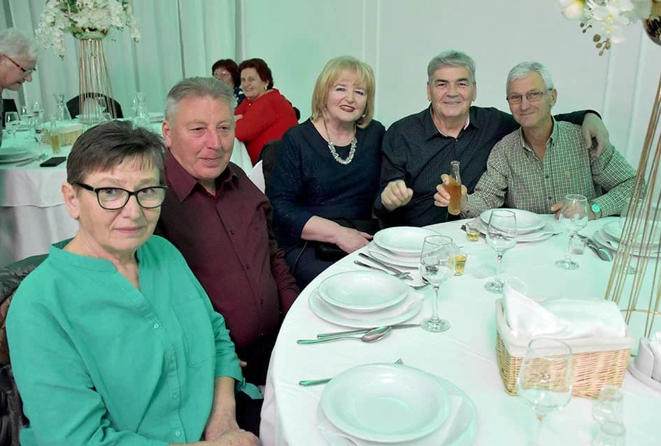 TRAICIONALNA MARINJSKA ZABAVA U POŽEŠKOJ GLORIJI: Ruže za Marije iz Požege, Nove Kapele i Oriovca