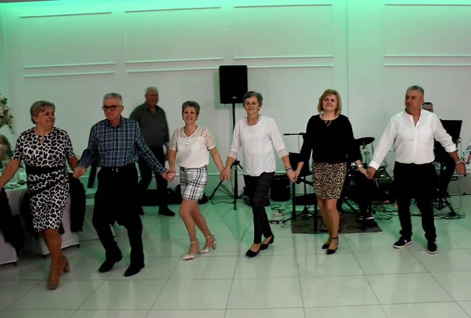 TRAICIONALNA MARINJSKA ZABAVA U POŽEŠKOJ GLORIJI: Ruže za Marije iz Požege, Nove Kapele i Oriovca