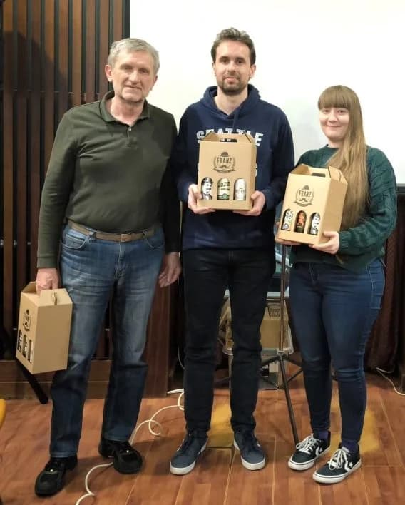 ODRŽAN 126. POŽEŠKI PUB KVIZ Prvo mjesto osvojila ekipa „The Mindbenders“