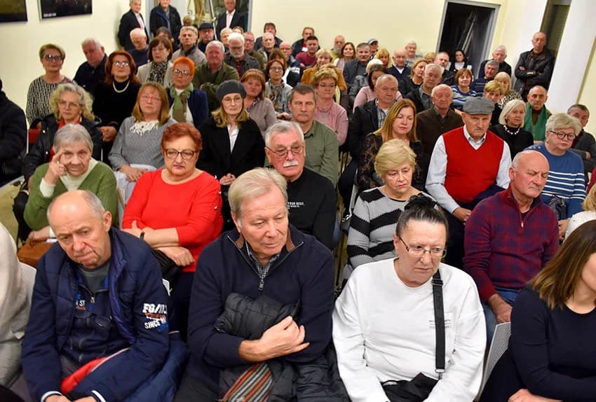 PLETERNIČKA KNJIŽNICA: Otvorena izložbe slika Natalije Čerti iz Požege