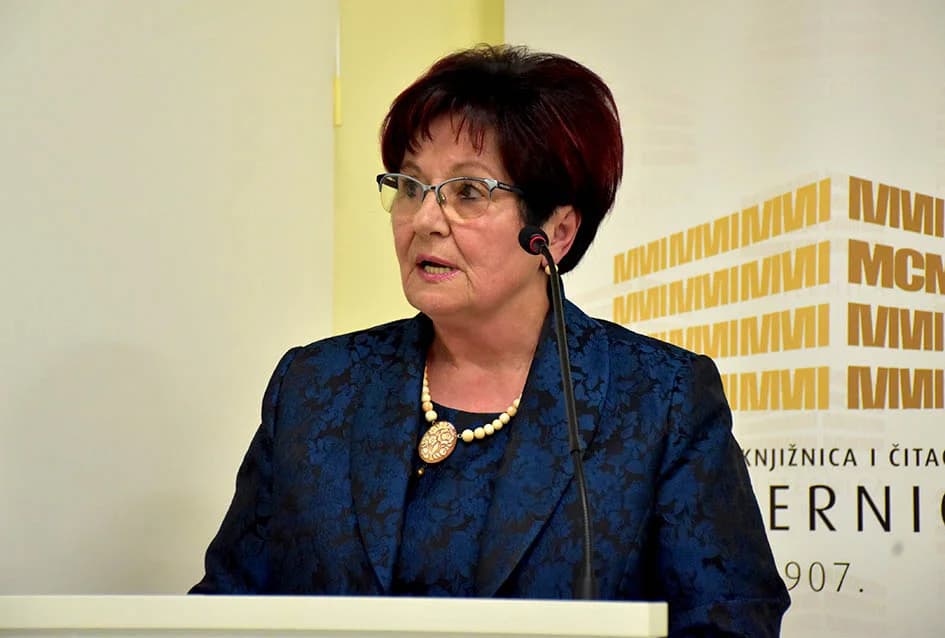 PLETERNIČKA KNJIŽNICA: Otvorena izložbe slika Natalije Čerti iz Požege