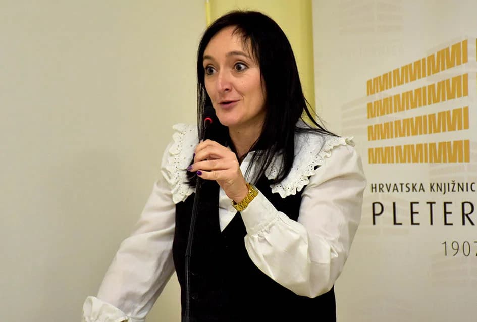PLETERNIČKA KNJIŽNICA: Otvorena izložbe slika Natalije Čerti iz Požege