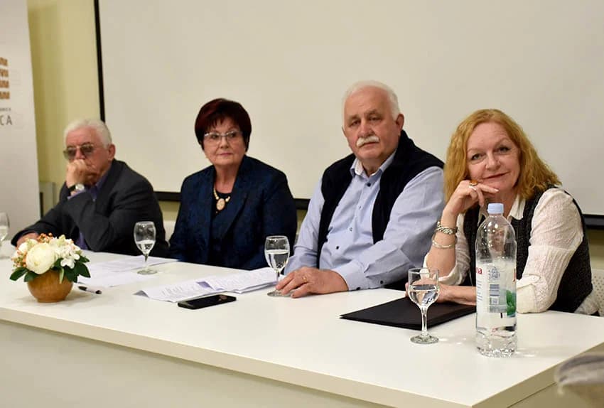 PLETERNIČKA KNJIŽNICA: Otvorena izložbe slika Natalije Čerti iz Požege