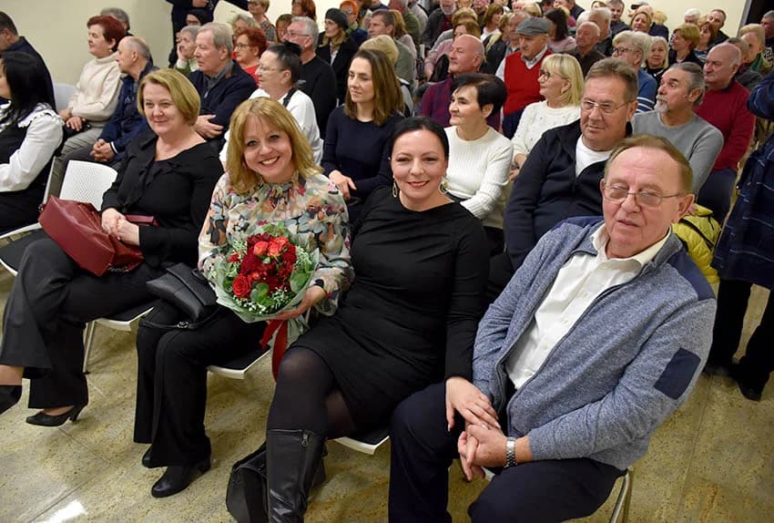 PLETERNIČKA KNJIŽNICA: Otvorena izložbe slika Natalije Čerti iz Požege