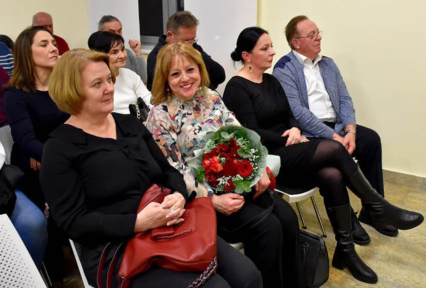 PLETERNIČKA KNJIŽNICA: Otvorena izložbe slika Natalije Čerti iz Požege