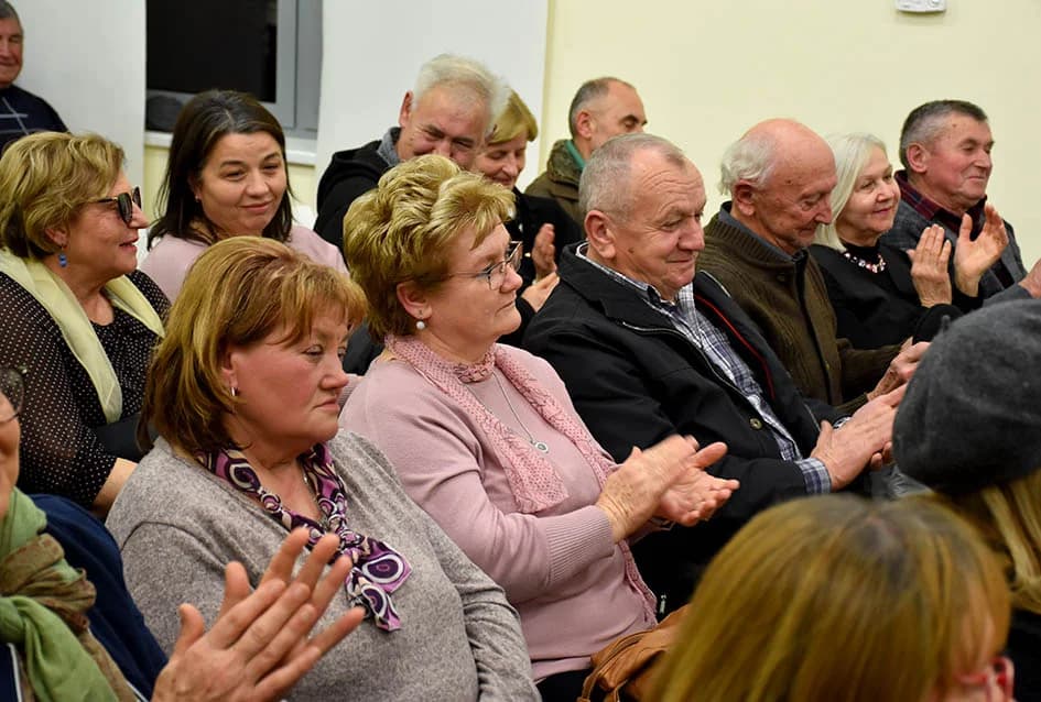PLETERNIČKA KNJIŽNICA: Otvorena izložbe slika Natalije Čerti iz Požege