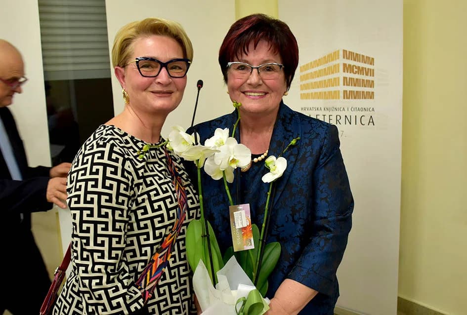 PLETERNIČKA KNJIŽNICA: Otvorena izložbe slika Natalije Čerti iz Požege